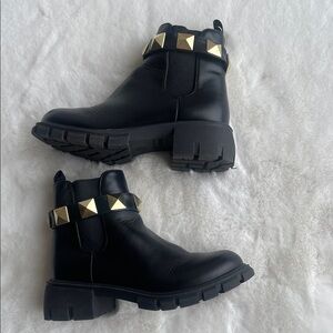 Steve Madden little girls leather boots size 1 .black